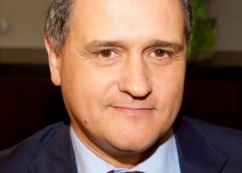 A adoção do recenseamento automático