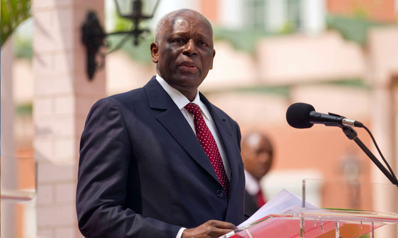 Angola volta a pagar salários em dólares