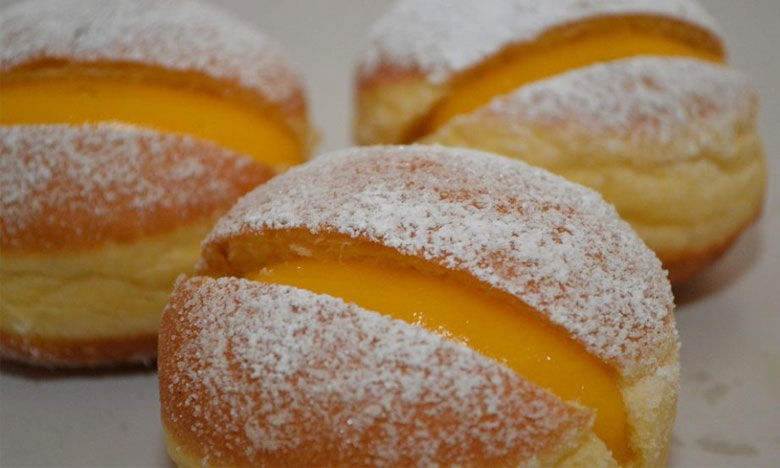 Bolas de berlim saem da praia do Algarve e atravessam o Atlântico