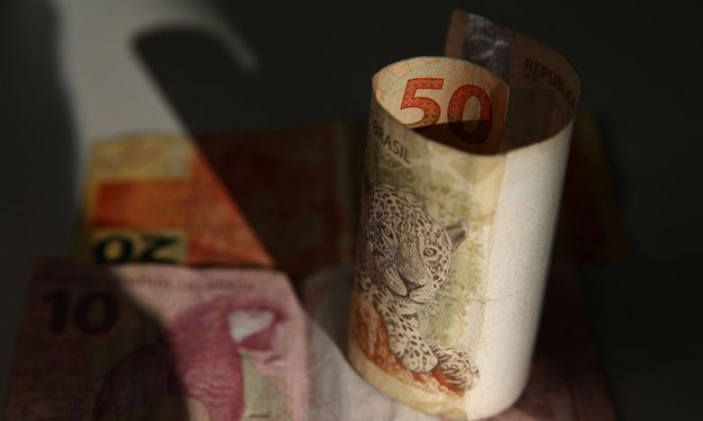 Brasil arrecada mil milhões com leilão de áreas de exploração de petróleo