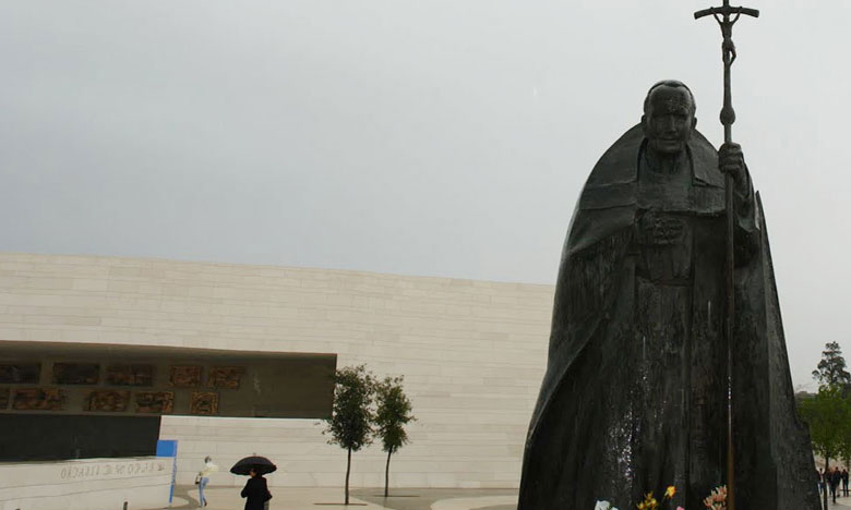 Estátua de João Paulo II inaugurada em Ponta Delgada