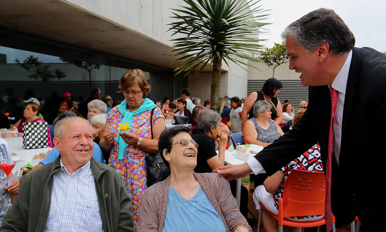 Estudo conclui que os idosos são mais felizes nos Açores