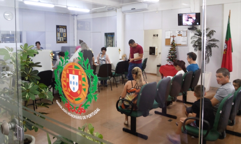 Governo: Novo modelo de gestão nos consulados para melhorar atendimento a emigrantes