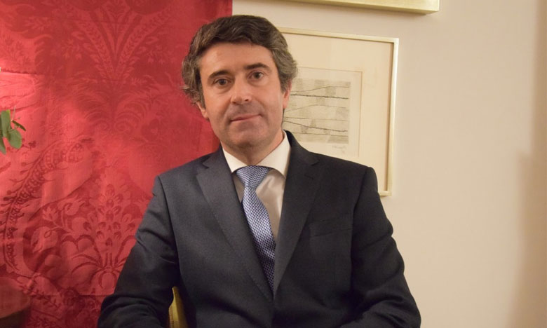 Governo reduz impostos para atrair funcionários para consulados