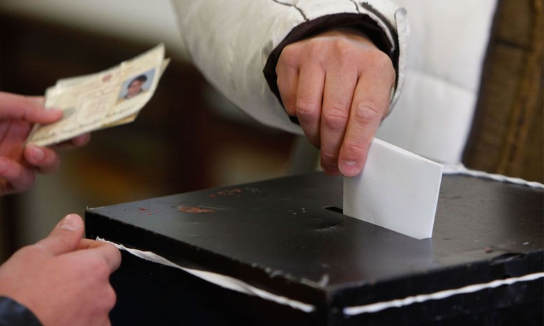 José Luís Carneiro admite aumento do número de deputados da Emigração