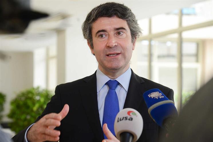 José Luís Carneiro apela à participação eleitoral dos portugueses no estrangeiro