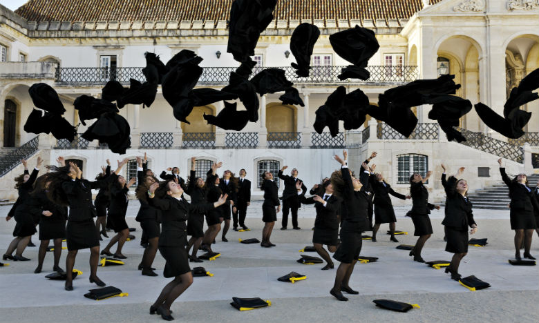 Mais de 300 emigrantes portugueses entraram este ano nas universidades nacionais 22 Mais de 300 emigrantes portugueses entraram este ano nas universidades nacionais