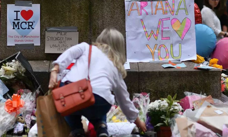 Membro do Governo português deposita coroa de flores em Manchester