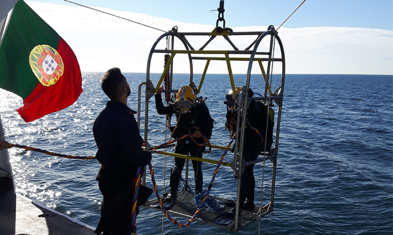 Mergulhadores da Marinha portuguesa inativam bomba da II Guerra Mundial no norte de França