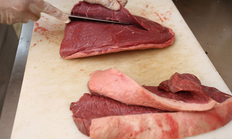 Moçambique volta a permitir comercialização de carne do Brasil