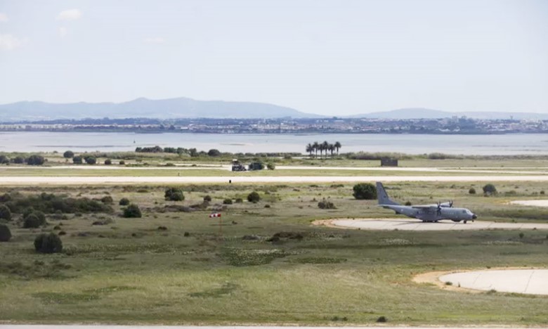 «Não é legítimo» que municípios limitem aeroporto de Montijo, diz Primeiro-Ministro
