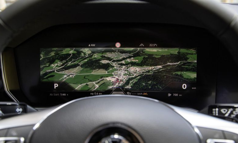 Novo painel de instrumentos automóvel que simula olho humano tem mão portuguesa