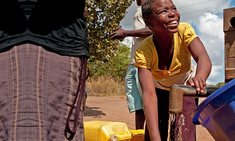 ONG portuguesa leva água potável a pessoas no centro de Moçambique