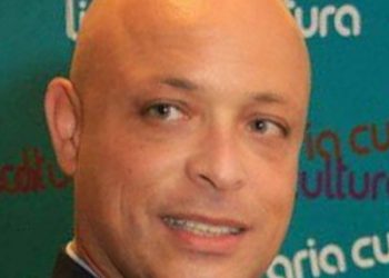 Uma viagem pela cultura e história de uma vida em três continentes