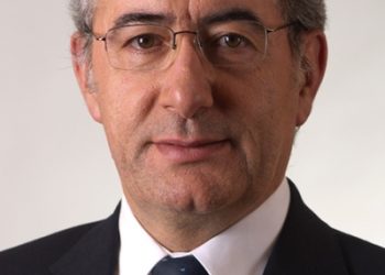 «Cada vez faz menos sentido falar de emigração» 13 «Cada vez faz menos sentido falar de emigração»