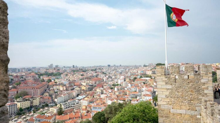 Confiança dos consumidores e clima económico aumentam em agosto 11 Confiança dos consumidores e clima económico aumentam em agosto