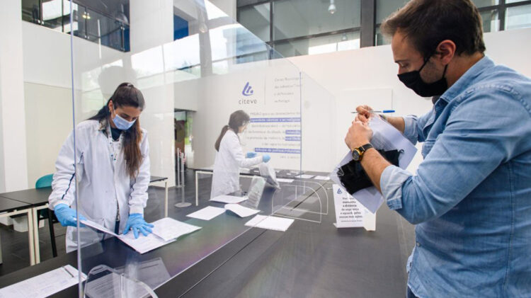 Máscaras portuguesas 'cruzam' o Atlântico e chegam aos EUA 11 Máscaras portuguesas 'cruzam' o Atlântico e chegam aos EUA