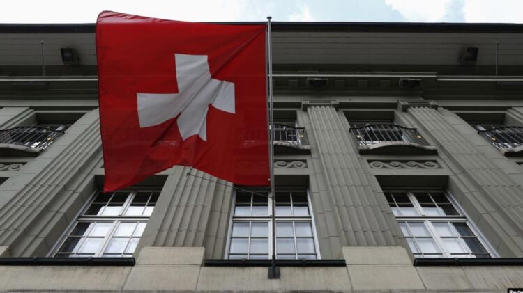 Angola: Suíça congela 900 milhões de dólares do empresário Carlos de São Vicente