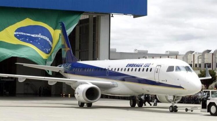 Brasil - Fabricante de aviões Embraer anuncia demissão de 2,5 mil empregados devido à crise