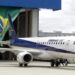 Brasil - Fabricante de aviões Embraer anuncia demissão de 2,5 mil empregados devido à crise