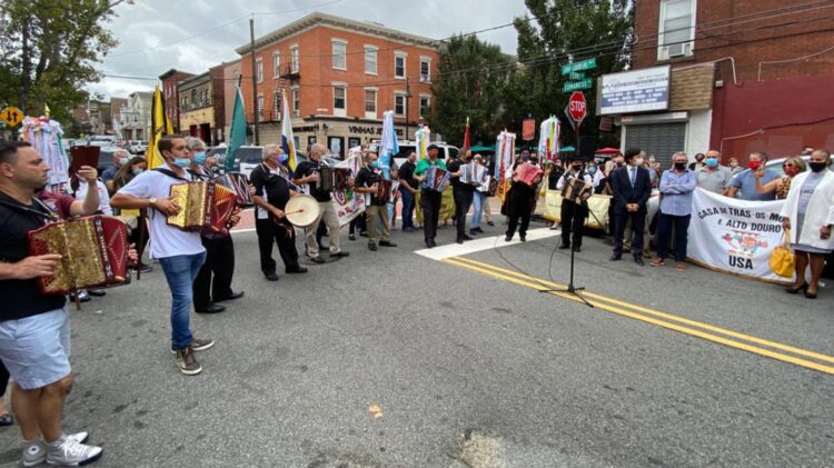 EUA - Concertinas e folclore juntos na homenagem a João Loureiro