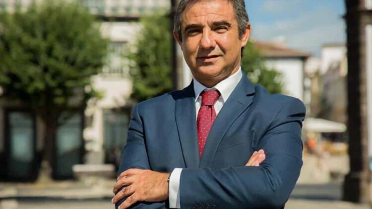 Açores/Eleições: Líder do PSD quer autarquias "tratadas por igual"