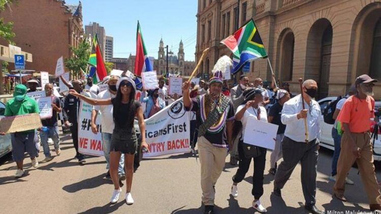 África do Sul: Dezenas de sul-africanos voltam a protestar contra estrangeiros 11 África do Sul: Dezenas de sul-africanos voltam a protestar contra estrangeiros