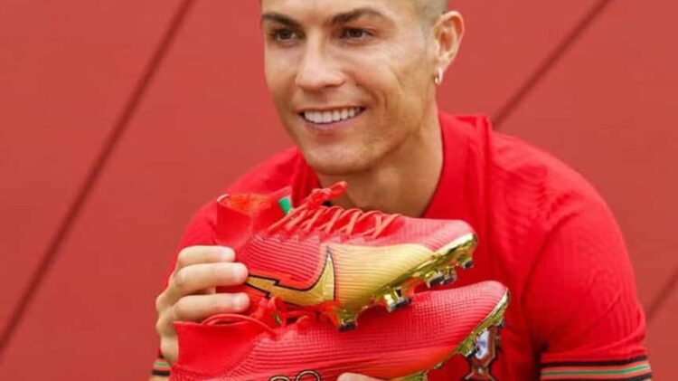 As chuteiras especiais que Ronaldo vai usar frente à França: 'CR100'