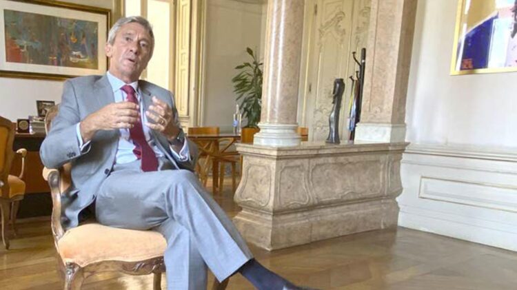 Embaixador Luís Faro Ramos em entrevista à revista Comunidades: “Portugal não é o proprietário da língua portuguesa” 11 Embaixador Luís Faro Ramos em entrevista à revista Comunidades: “Portugal não é o proprietário da língua portuguesa”