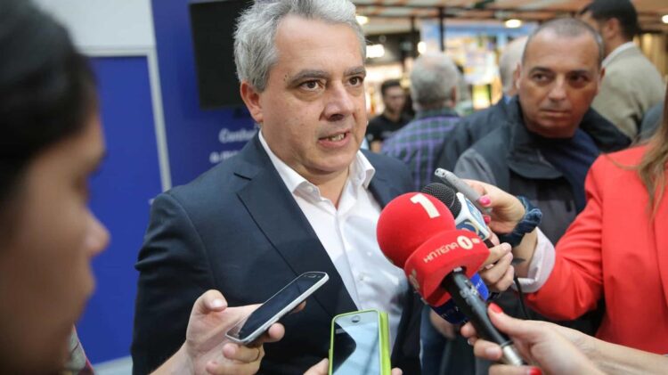 Mercados reconheceram "gestão rigorosa" das finanças dos Açores 11 Mercados reconheceram "gestão rigorosa" das finanças dos Açores