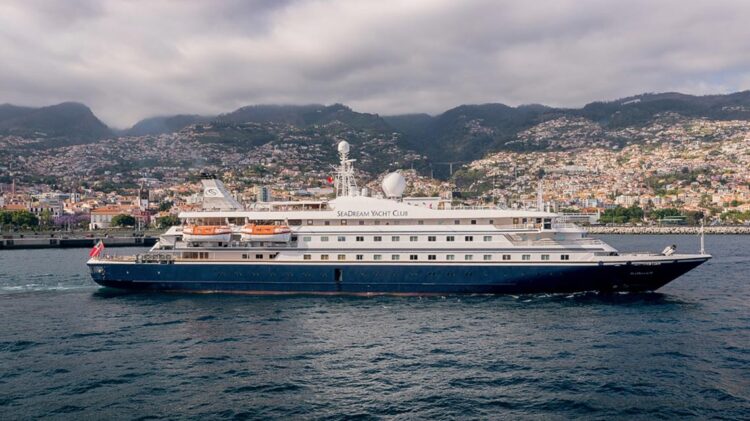 Passageiros de navios fazem teste e aguardam em confinamento na Madeira 11 Passageiros de navios fazem teste e aguardam em confinamento na Madeira