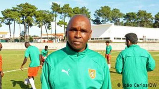 Seleções africanas preparam-se para a Taça Africana das Nações (CAN) em Portugal 12 Baciro Candé, treinador da seleção nacional de futebol da Guiné-Bissau