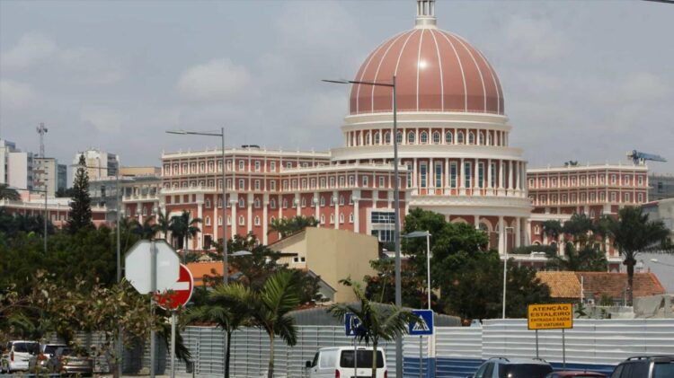 Remessas dos portugueses em Angola sobem 66,7% em agosto 11 Remessas dos portugueses em Angola sobem 66,7% em agosto