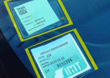 Seguro do carro. Dístico verde muda de cor, a partir de agora será branco