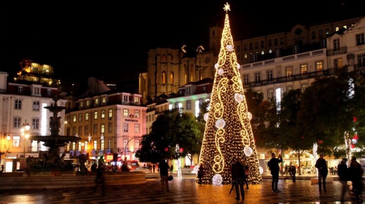 “Temos de fazer um esforço muito grande para salvar o Natal”, diz Santos Silva 11 “Temos de fazer um esforço muito grande para salvar o Natal”, diz Santos Silva