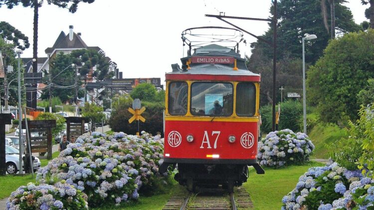 Viagens caem 64,9% no 2.º trimestre, mas aumentam noites passadas fora