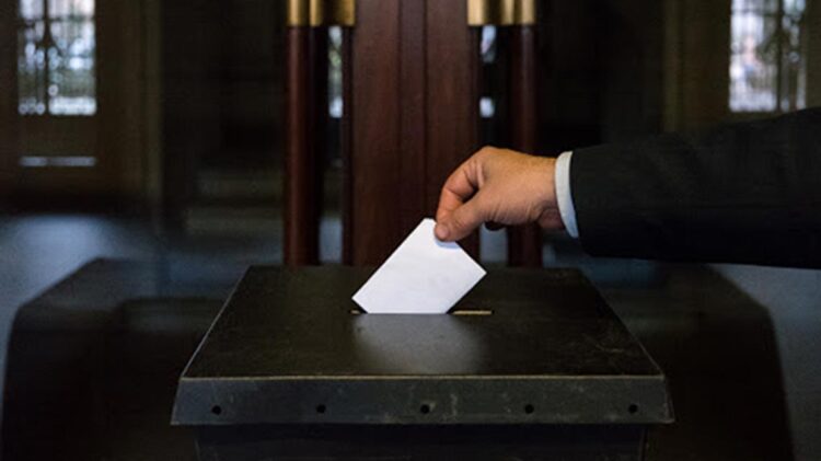 Voto antecipado para quem está em confinamento aprovado na AR