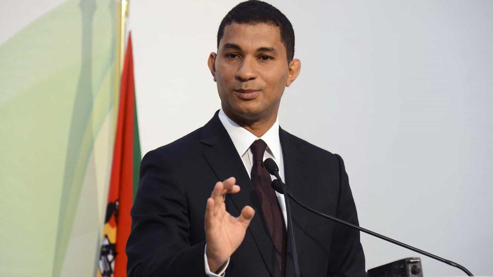 Governo moçambicano promete transformação social através da agricultura 12 Celso Correia, ministro da Agricultura e Desenvolvimento Rural de Moçambique