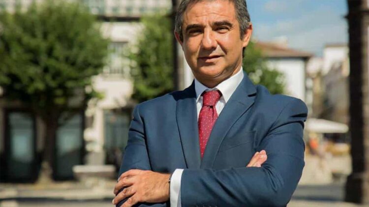 Açores: PSD, CDS e PPM têm acordo para formação de governo 11 Açores: PSD, CDS e PPM têm acordo para formação de governo