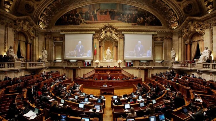 Aprovado no Parlamento. Estado de Emergência continua por mais 15 dias 11 Aprovado no Parlamento. Estado de Emergência continua por mais 15 dias