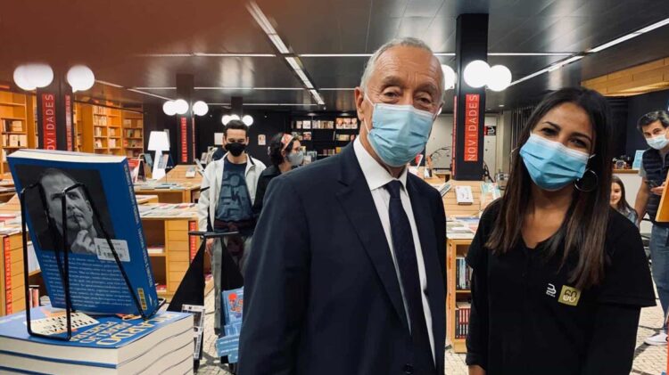 Marcelo faz visita surpresa à livraria Barata para apoiar e "dar ânimo" 11 Marcelo faz visita surpresa à livraria Barata para apoiar e "dar ânimo"