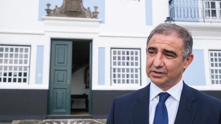 Novo Governo Regional dos Açores integra 10 secretarias e 1 subsecretaria 11 Novo Governo Regional dos Açores integra 10 secretarias e 1 subsecretaria