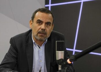 "Não entendemos que se fechem supermercados" e que "se façam congressos"