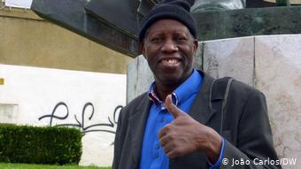 Guiné-Bissau: 20 anos depois, Maio Coopé lança novo álbum "No Na Riba Terra", dedicado à diáspora guineense 12 Maio Coopé vive no Cacém, linha de Sintra, em Portugal