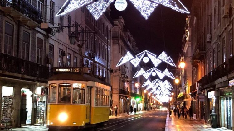 Circulação no Natal sem restrições e festas de Ano Novo proibidas. Acompanhe as novas medidas 11 Circulação no Natal sem restrições e festas de Ano Novo proibidas. Acompanhe as novas medidas