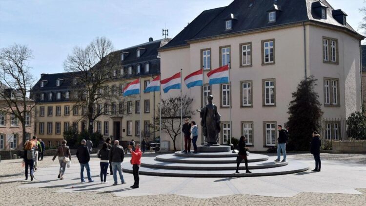 O Luxemburgo está entre os cinco Estados-membros da União Europeia (UE) que mais concede autorizações de residência 11 O Luxemburgo está entre os cinco Estados-membros da União Europeia (UE) que mais concede autorizações de residência