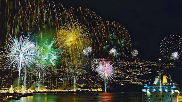 Madeira cria "bolsas" com limite de 5 pessoas para assistir ao fogo de artifício 11 Madeira Fogo Artifício