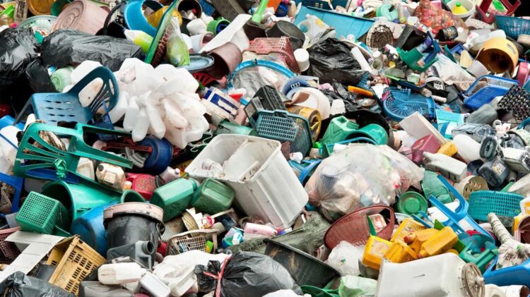 Portugal. Trinta detidos em operação contra tratamento ilegal de 'lixo covid-19' 11 Portugal. Trinta detidos em operação contra tratamento ilegal de 'lixo covid-19'