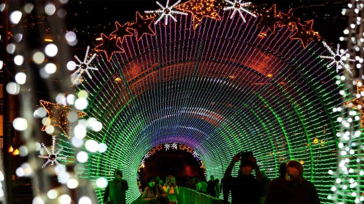 Madeira: Túnel de luz no cais do Funchal atrai milhares de pessoas 11 Túnel de luz no cais do Funchal