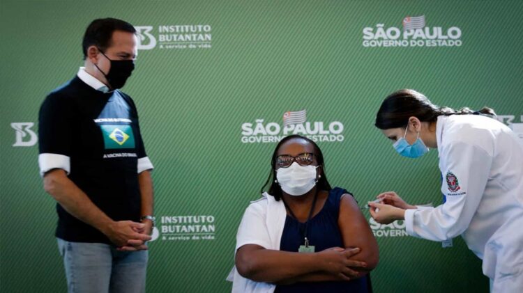 Brasil: Ministro Eduardo Pazuello anuncia antecipação do arranque da vacina Covid-19 após pressões